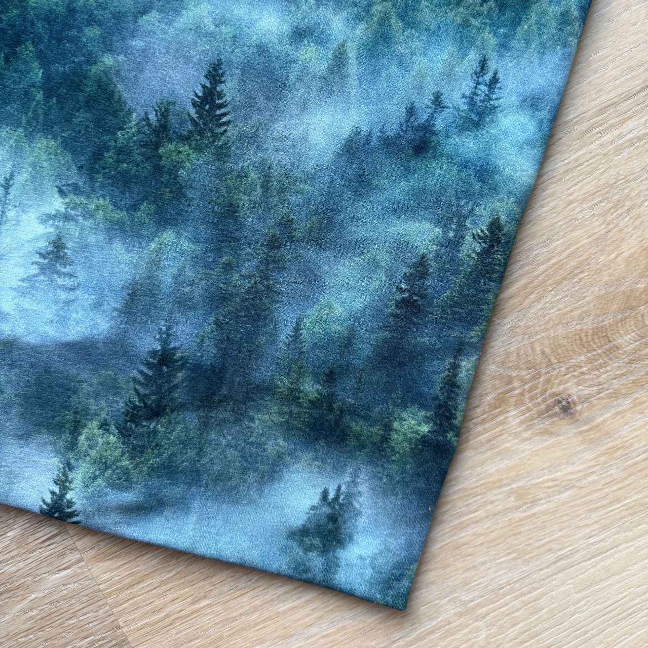 Nákrčník LES V MHLE – Obrázok 2